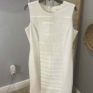 White knee length dress 👗 🤍
